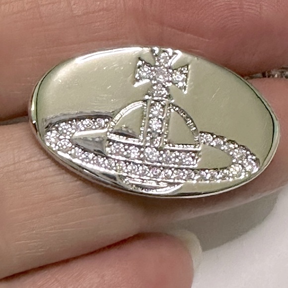 Sold out silver  tone vintage signature logo stud earrings - Picture 8 of 8